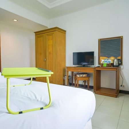 Urbanview By Millenium Hotel Pangkal Pinang Exterior foto
