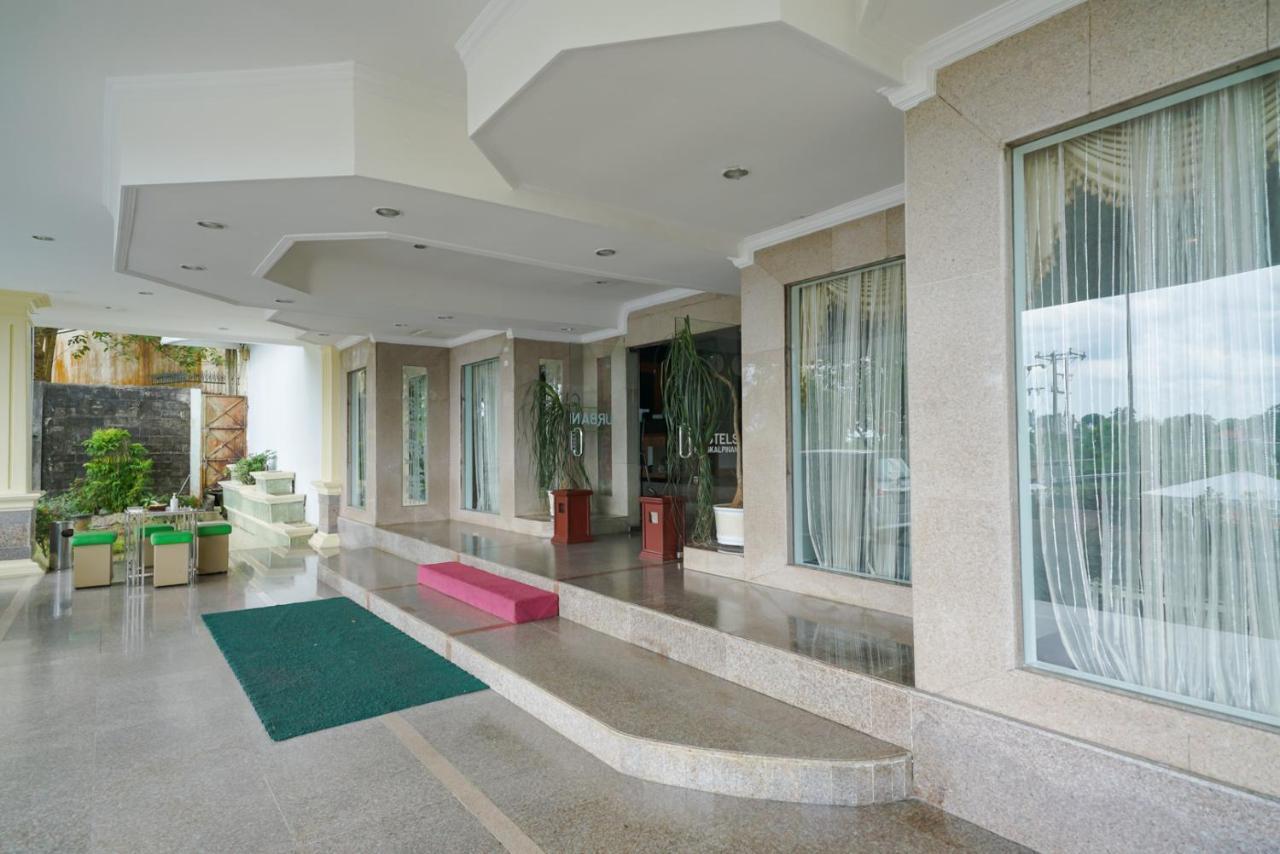 Urbanview By Millenium Hotel Pangkal Pinang Exterior foto