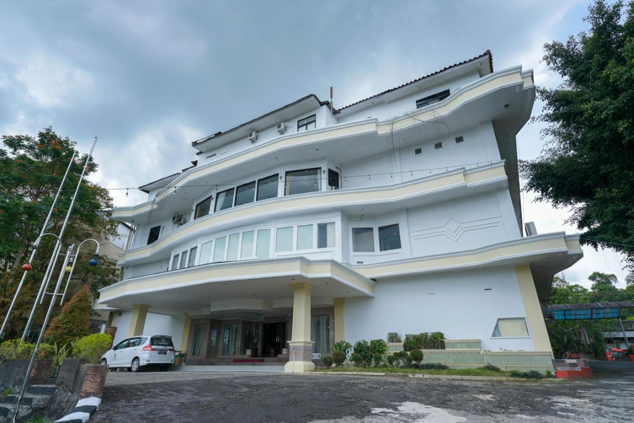 Urbanview By Millenium Hotel Pangkal Pinang Exterior foto