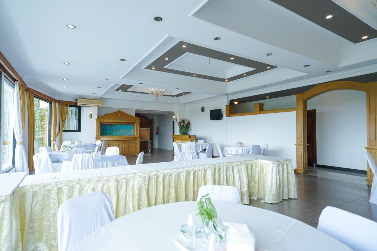 Urbanview By Millenium Hotel Pangkal Pinang Exterior foto