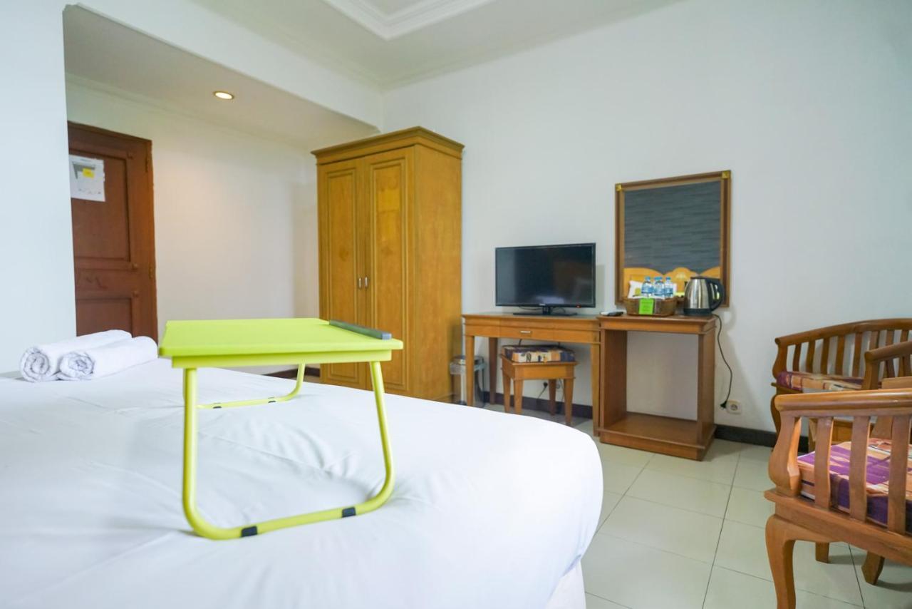 Urbanview By Millenium Hotel Pangkal Pinang Exterior foto