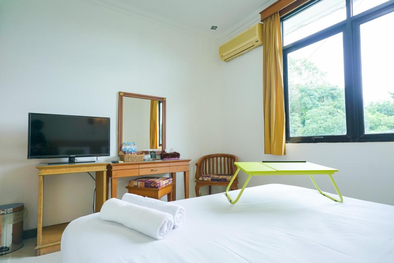 Urbanview By Millenium Hotel Pangkal Pinang Exterior foto