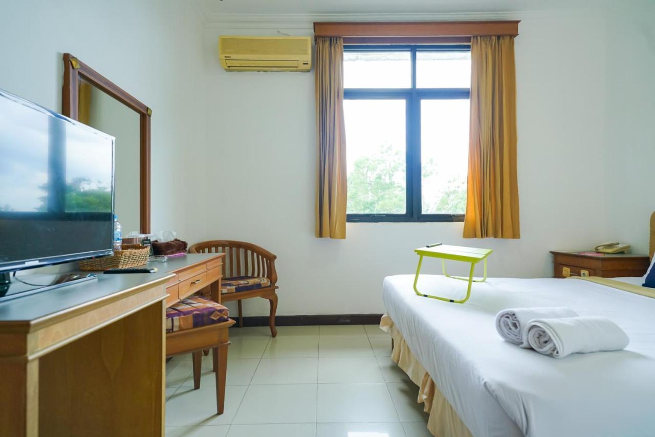 Urbanview By Millenium Hotel Pangkal Pinang Exterior foto