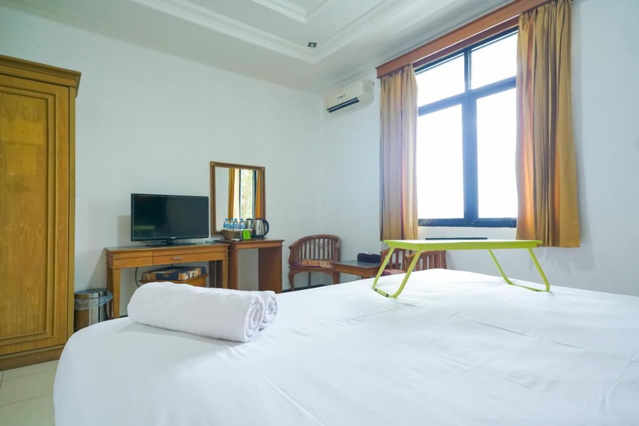 Urbanview By Millenium Hotel Pangkal Pinang Exterior foto